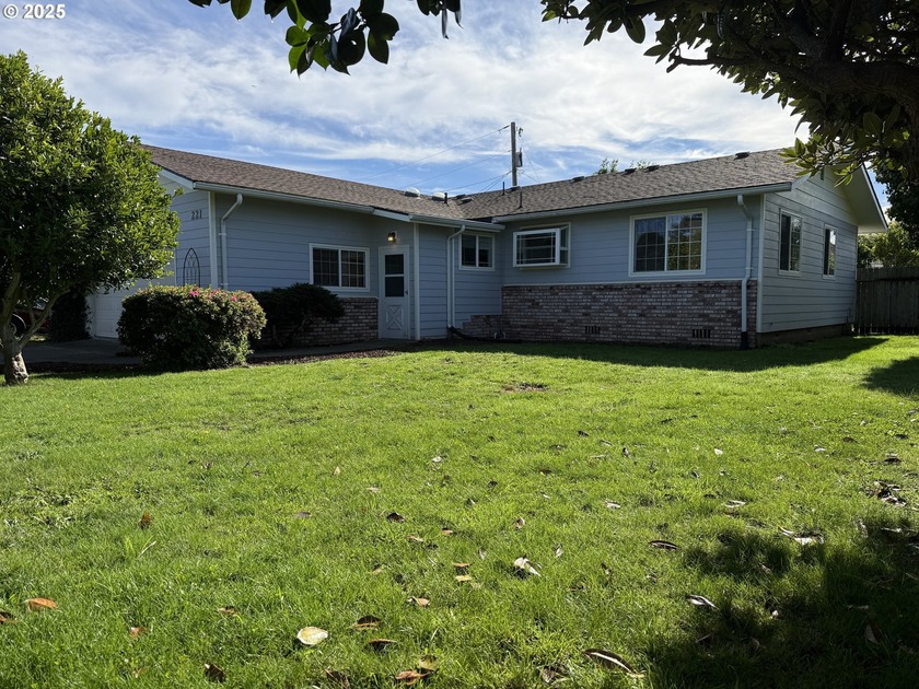 Coastal living made easy, perfect for first-time buyers or - Beach Home for sale in Brookings, Oregon on Beachhouse.com