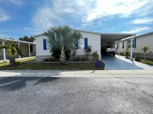 This is a 55+ adult/pet friendly/lot lease community. Beautiful - Beach Home for sale in Tarpon Springs, Florida on Beachhouse.com