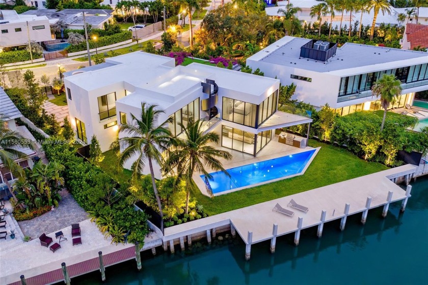 BRAND-NEW LUXURY HOUSE with EXCLUSIVE WATERFRONT ON N BAY RD - Beach Home for sale in Miami Beach, Florida on Beachhouse.com