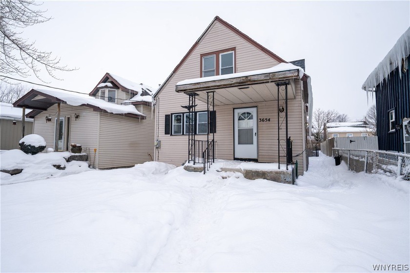 Beautifully updated 3-bedroom, 1.5-bath home featuring a brand - Beach Home for sale in Buffalo, New York on Beachhouse.com