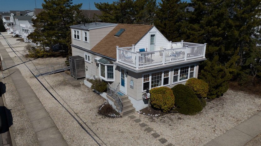 Discover the potential of this 3-bedroom, 2-bath home on a - Beach Home for sale in Avalon, New Jersey on Beachhouse.com