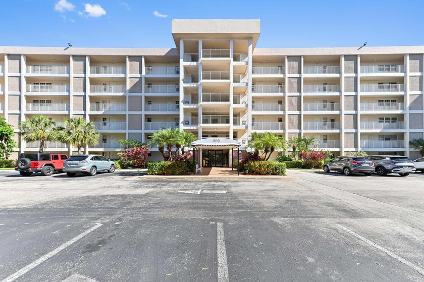 Beautiful & spacious 3/2 corner ground-floor unit (1,390 SF) - Beach Condo for sale in Pompano Beach, Florida on Beachhouse.com