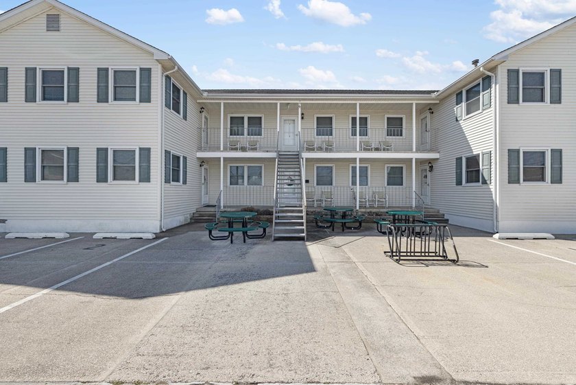 PRIME LOCATION, GREAT INVESTMENT IN WILDWOOD CREST. Top-floor - Beach Condo for sale in Wildwood Crest, New Jersey on Beachhouse.com