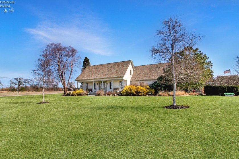 Come take a look at this beautiful 3-bedroom, 2.5-bathroom home - Beach Home for sale in Port Clinton, Ohio on Beachhouse.com