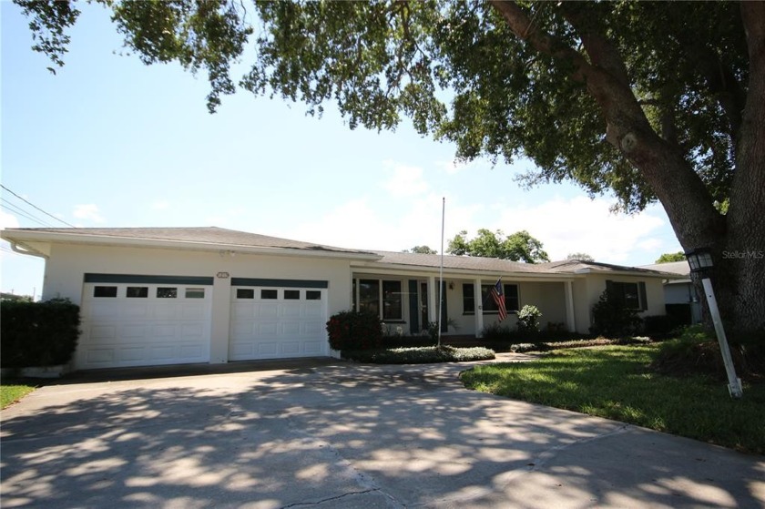 Great neighborhood- 2 bedrooms have ensuite baths. Original wood - Beach Home for sale in Clearwater, Florida on Beachhouse.com