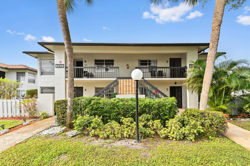 Beautifully located 1st-floor corner residence with tranquil - Beach Condo for sale in Delray Beach, Florida on Beachhouse.com