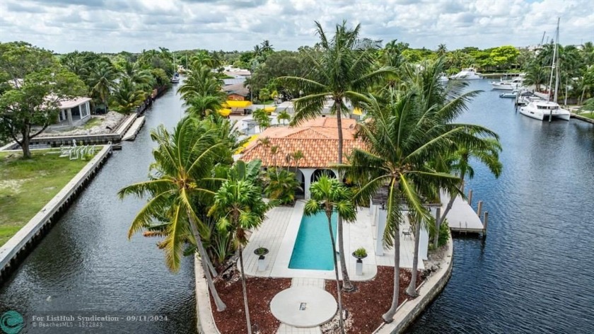 ESTATE SALE! Unique ability to own a tremendous water frontage - Beach Home for sale in Fort Lauderdale, Florida on Beachhouse.com