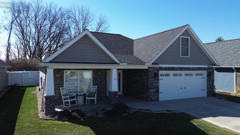 Welcome to 128 North Port lane, located in a quiet neighborhood - Beach Home for sale in Huron, Ohio on Beachhouse.com
