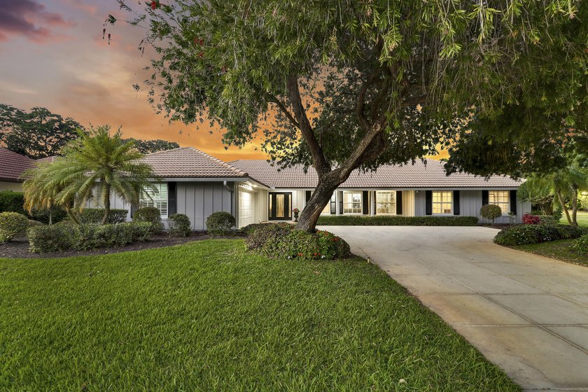 Thoughtfully renovated and impeccably maintained, this elegant - Beach Home for sale in Palm Beach Gardens, Florida on Beachhouse.com