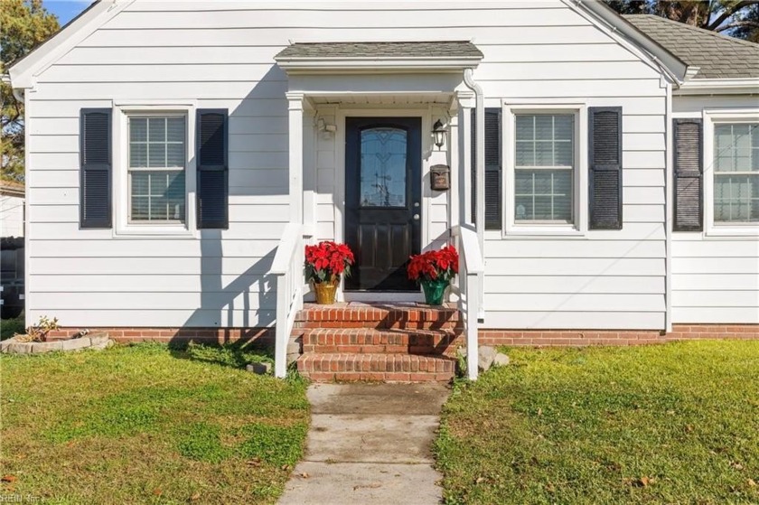 Welcome home! Lovingly maintained & tastefully updated home - Beach Home for sale in Portsmouth, Virginia on Beachhouse.com