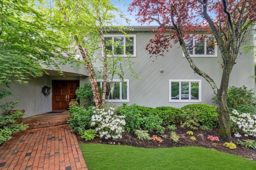 Welcome to This Sprawling, Well Maintained Expanded Balin Ranch - Beach Home for sale in Hewlett Harbor, New York on Beachhouse.com
