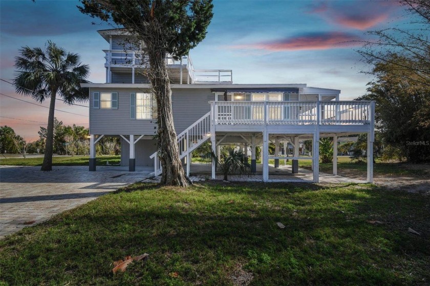 Welcome to your cozy retreat in Pine Island! This charming - Beach Home for sale in Weeki Wachee, Florida on Beachhouse.com