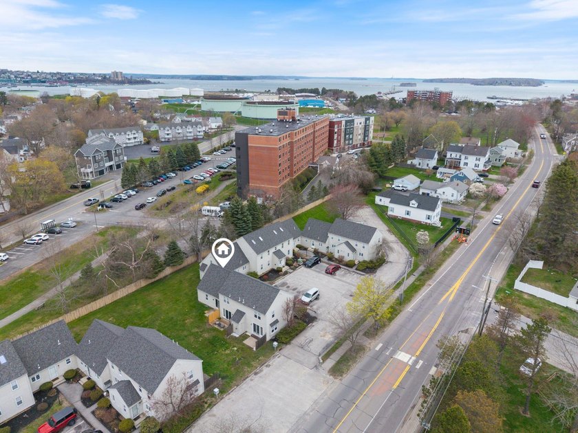 Welcome to Unit #15 at 139 Broadway in South Portland--a - Beach Condo for sale in South Portland, Maine on Beachhouse.com
