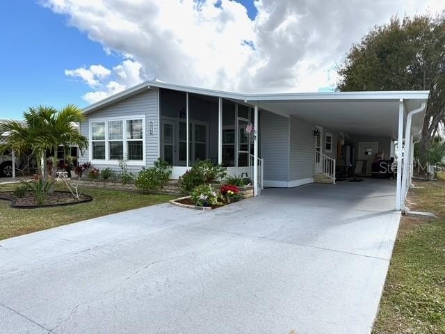 Don't miss this beautifully remodeled 2BR/2BA home with - Beach Home for sale in Apollo Beach, Florida on Beachhouse.com