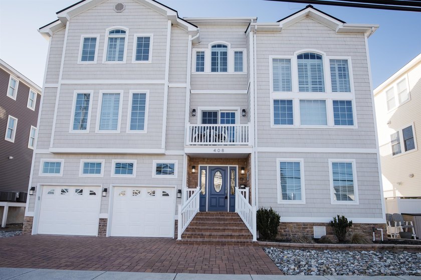 Peaceful and Serene! This 4 bedroom 2.5 bath majestic single - Beach Home for sale in North Wildwood, New Jersey on Beachhouse.com