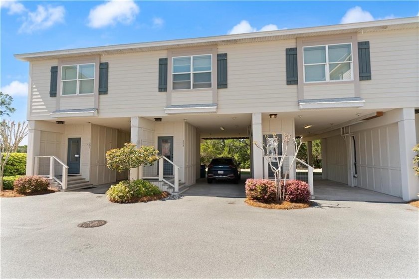 Beautifully maintained and move-in ready, this 1 bedroom, 1 - Beach Condo for sale in Brunswick, Georgia on Beachhouse.com