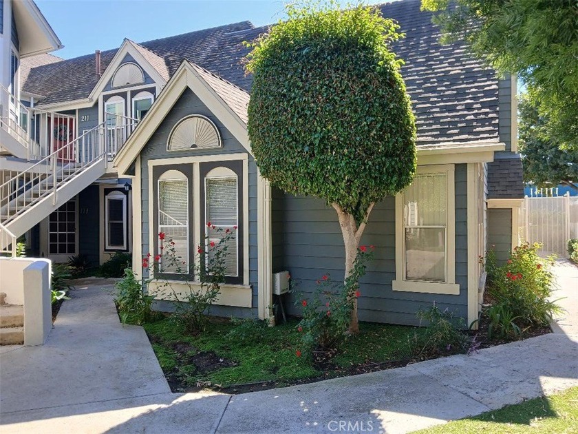 Welcome to Knowleton Manor, a charming 20 unit, cape-cod style - Beach Condo for sale in Costa Mesa, California on Beachhouse.com