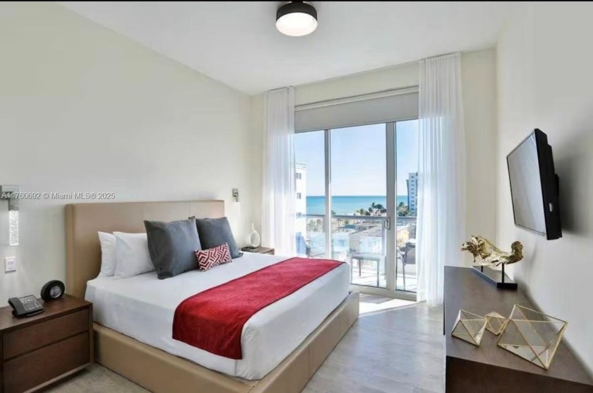 Beautiful corner unit with views of both Ocean and Intercostal - Beach Condo for sale in Hollywood, Florida on Beachhouse.com
