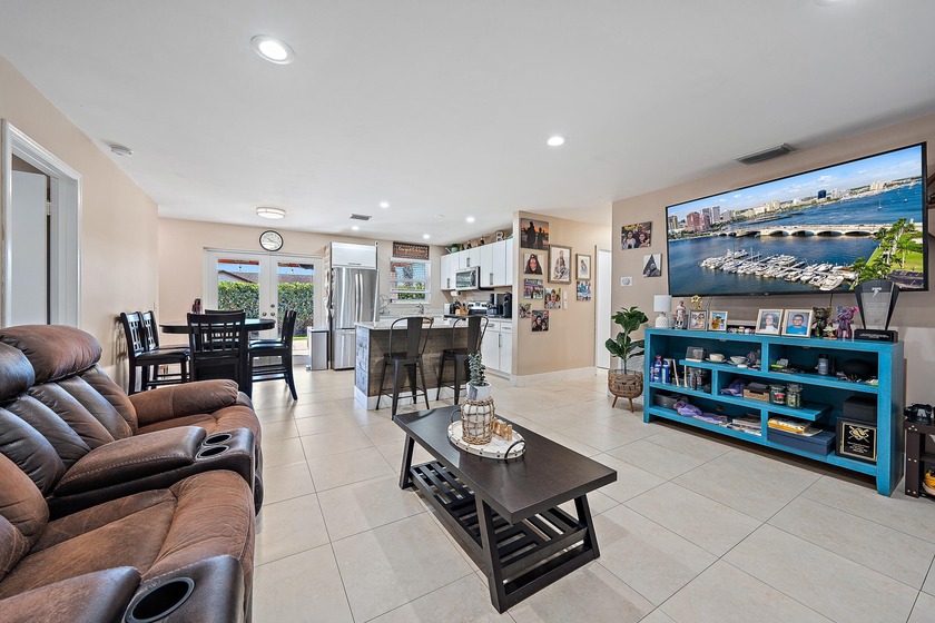 This beautifully maintained home is the definition of pride of - Beach Home for sale in Palm Beach Gardens, Florida on Beachhouse.com