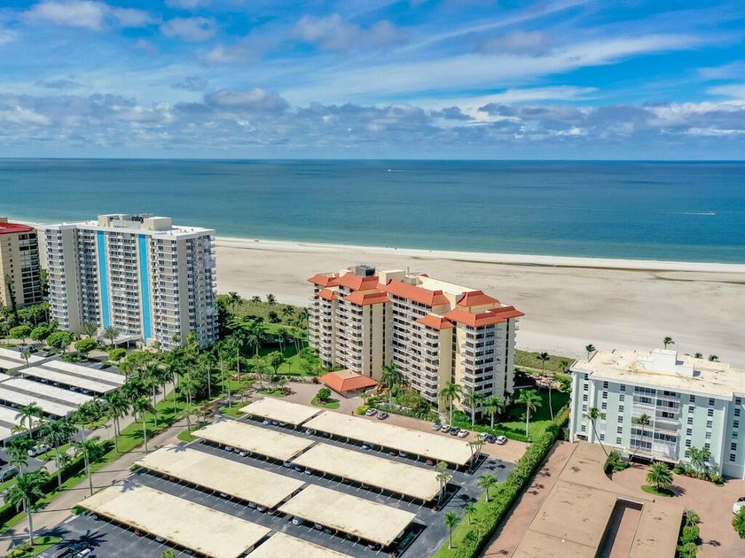 Come see this inviting Tradewinds condo and enjoy the best of - Beach Condo for sale in Marco Island, Florida on Beachhouse.com