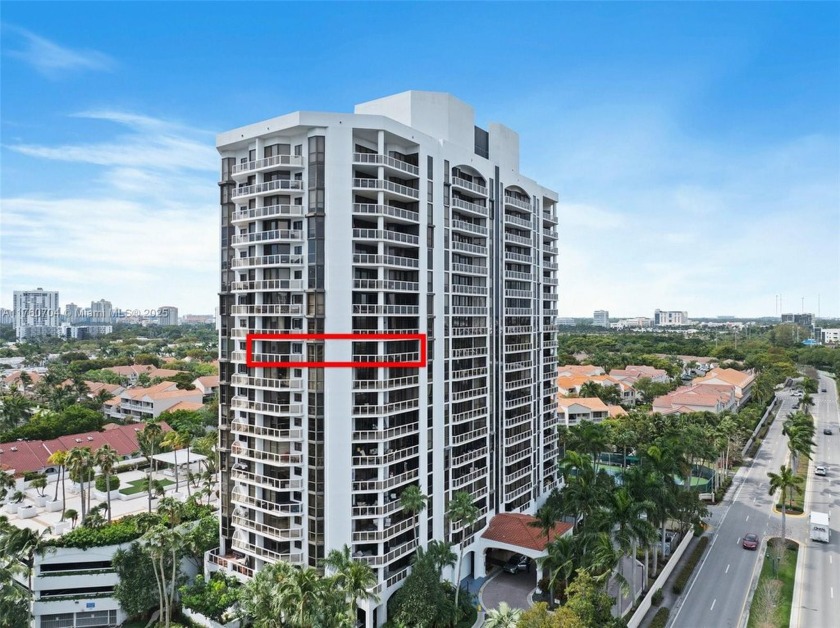 RENOVATOR'S DREAM! Special opportunity to design your dream home - Beach Condo for sale in Aventura, Florida on Beachhouse.com