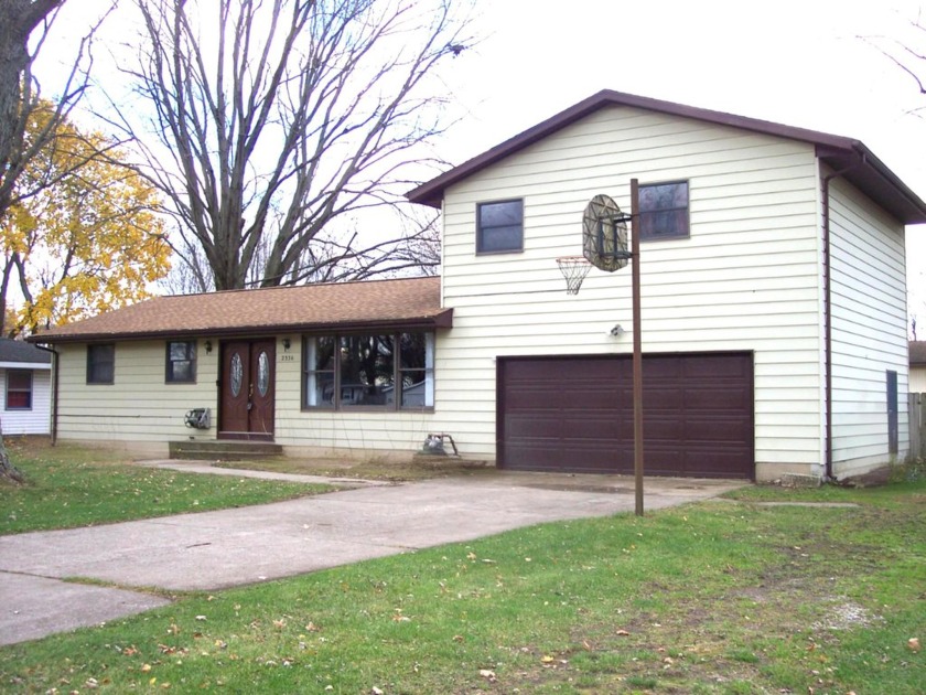 Exceptionally well cared for home located in Benton Charter - Beach Home for sale in Benton Harbor, Michigan on Beachhouse.com