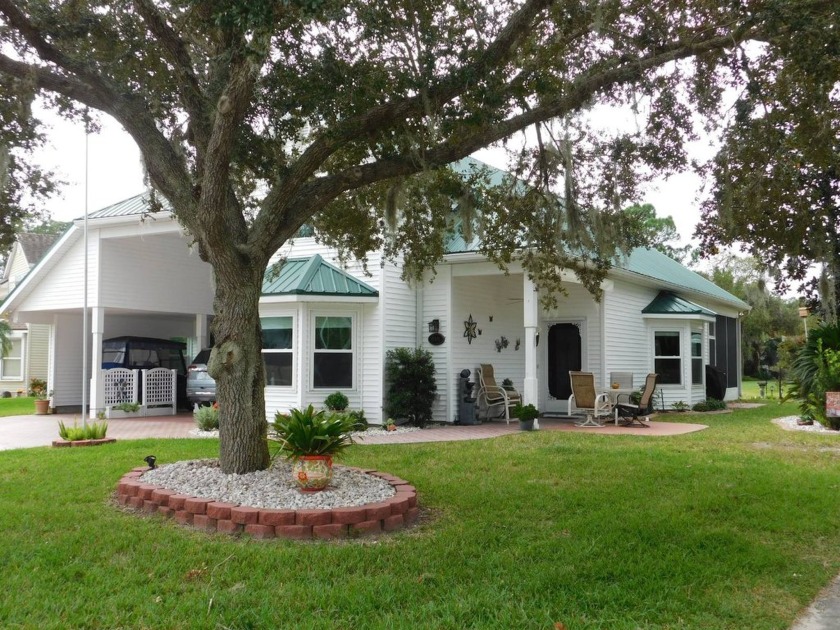 This is an immaculate 2 Bedroom, 2 bath plus loft/den bonus area - Beach Home for sale in Titusville, Florida on Beachhouse.com