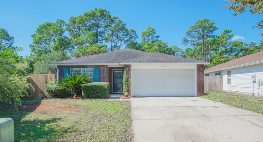 Great home in a great neighborhood! This home has a large open - Beach Home for sale in Navarre, Florida on Beachhouse.com