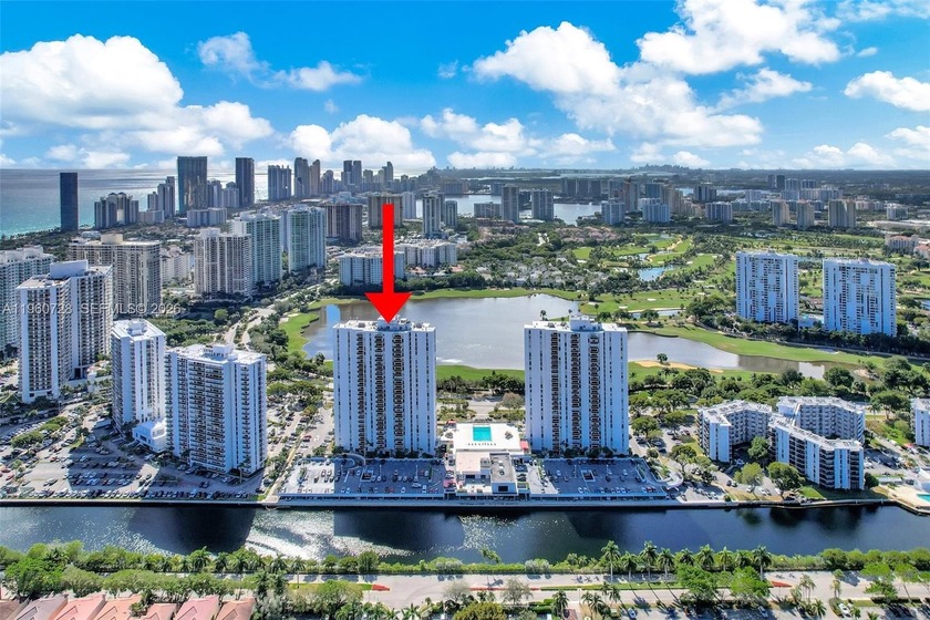 Wake up to breathtaking sunrise views--ocean + golf course - Beach Condo for sale in Aventura, Florida on Beachhouse.com