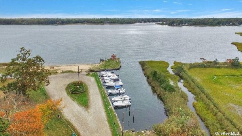 Beautifully remodeled spacious ranch from top to bottom.  The - Beach Home for sale in Moriches, New York on Beachhouse.com