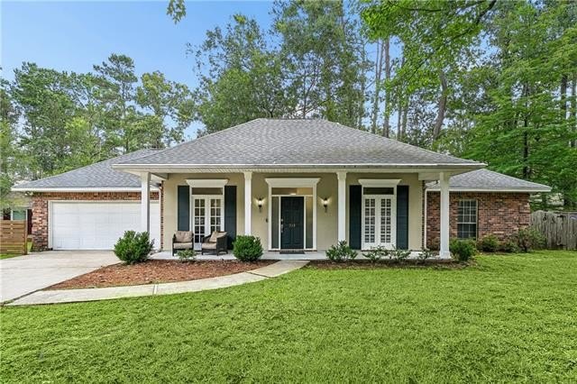 Nestled at the end of a quiet cul-de-sac in desirable Mandeville - Beach Home for sale in Mandeville, Louisiana on Beachhouse.com