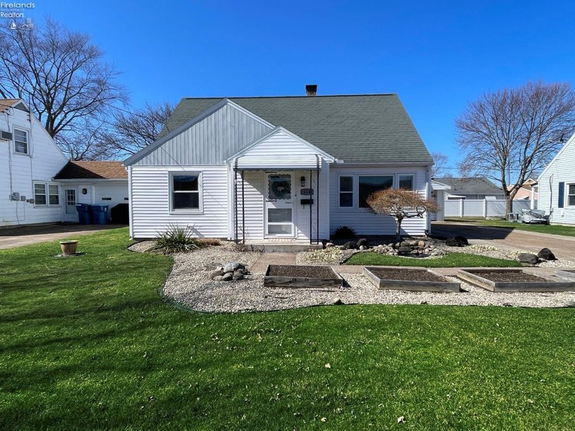 Discover comfort and charm in this beautifully maintained - Beach Home for sale in Port Clinton, Ohio on Beachhouse.com
