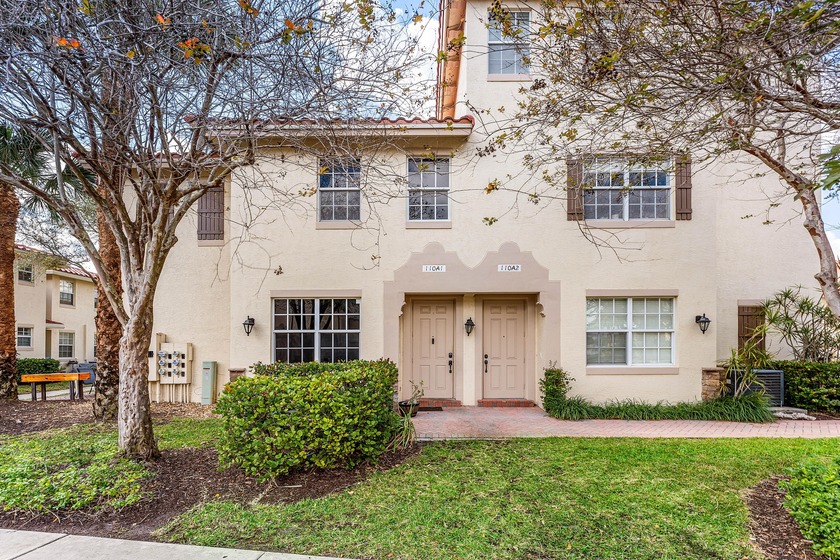 Welcome to this beautifully maintained 3 bedroom, 3 bath - Beach Townhome/Townhouse for sale in Delray Beach, Florida on Beachhouse.com