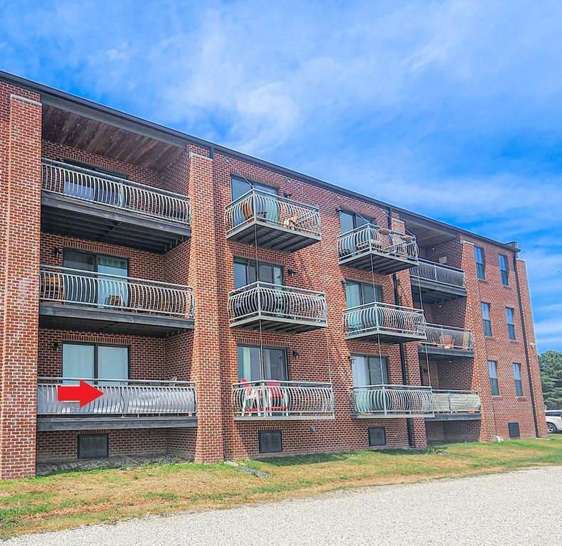 SLEEK CONTEMPORARY CONDO OVERLOOKING THE HARBOR IN THE HEART OF - Beach Condo for sale in Cape Charles, Virginia on Beachhouse.com