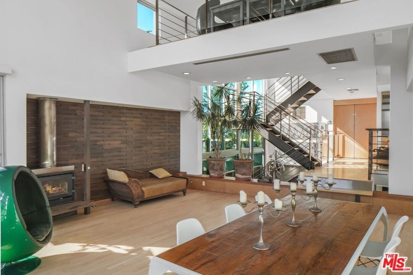 Spectacular architectural! This Michael Folanis designed - Beach Home for sale in Venice, California on Beachhouse.com