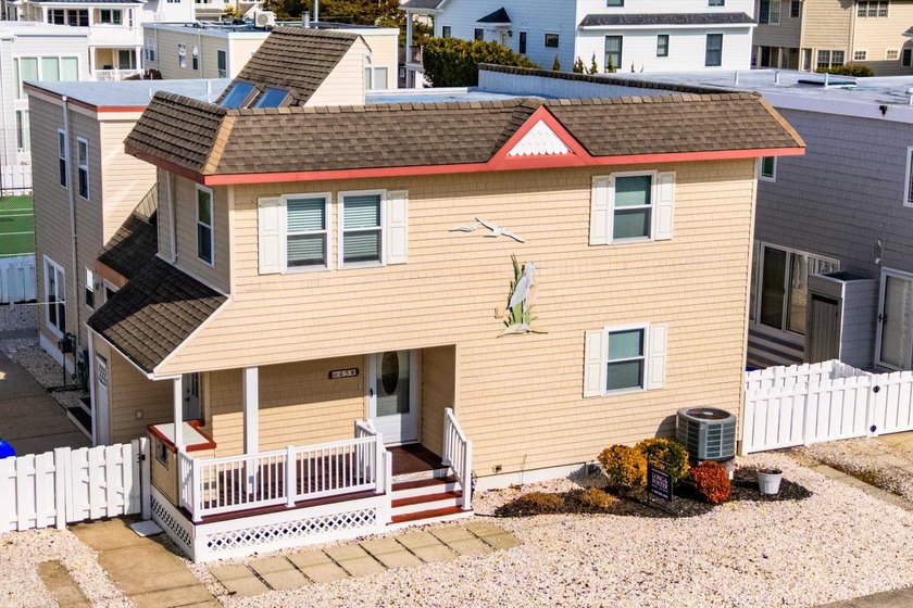 Prime Location | Pool, Tennis & 5BR Flex Space | Coastal Living - Beach Home for sale in Avalon, New Jersey on Beachhouse.com