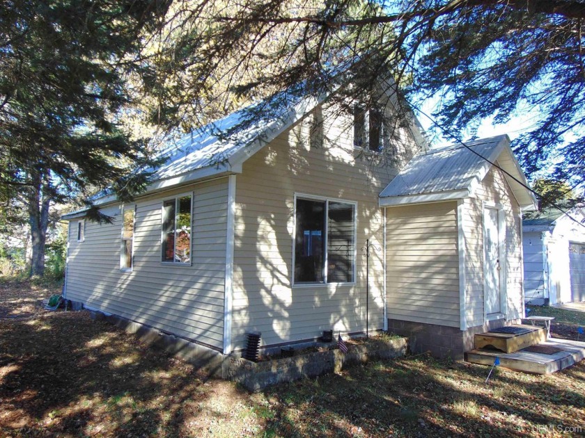 *Handyman's Special* 2BR 1BA home with two car detached garage - Beach Home for sale in Ontonagon, Michigan on Beachhouse.com