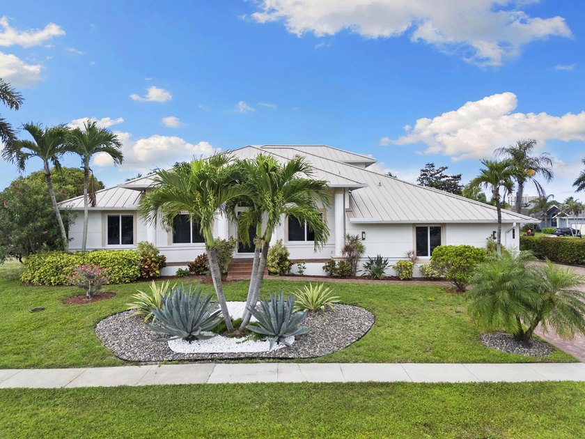 Exceptional investment opportunity in a phenomenal location near - Beach Home for sale in Marco Island, Florida on Beachhouse.com