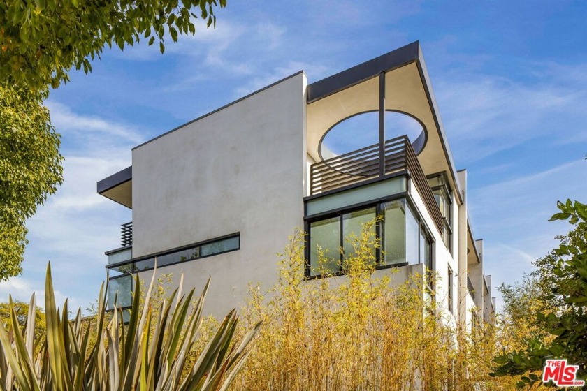 Stunning one of a kind architectural front-facing townhome in - Beach Condo for sale in Santa Monica, California on Beachhouse.com