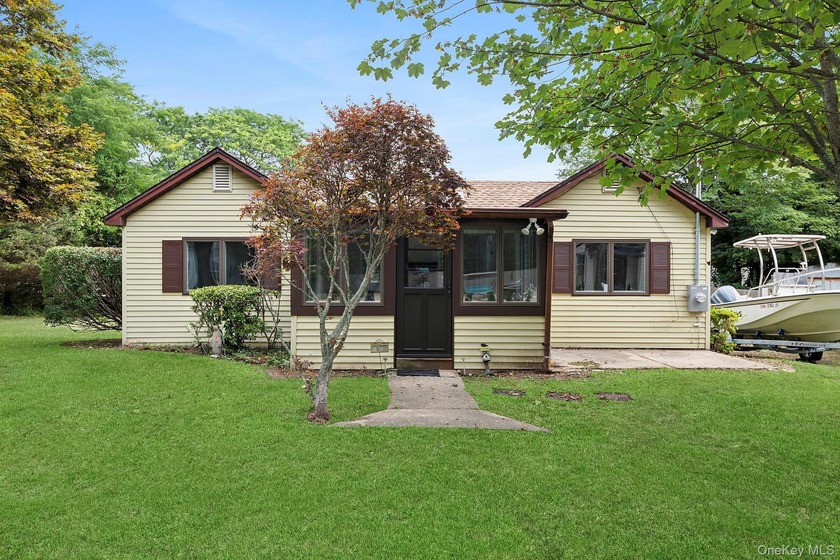 Summer Cottage in Southold - Just steps from the Long Islands - Beach Home for sale in Southold, New York on Beachhouse.com