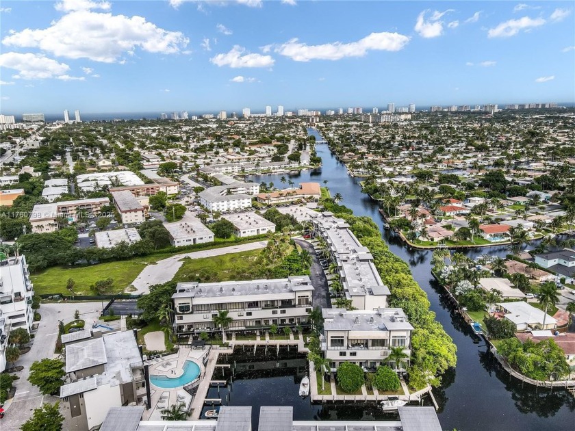 Stunning Modern Townhome in Prime Location with Incredible - Beach Townhome/Townhouse for sale in Pompano Beach, Florida on Beachhouse.com