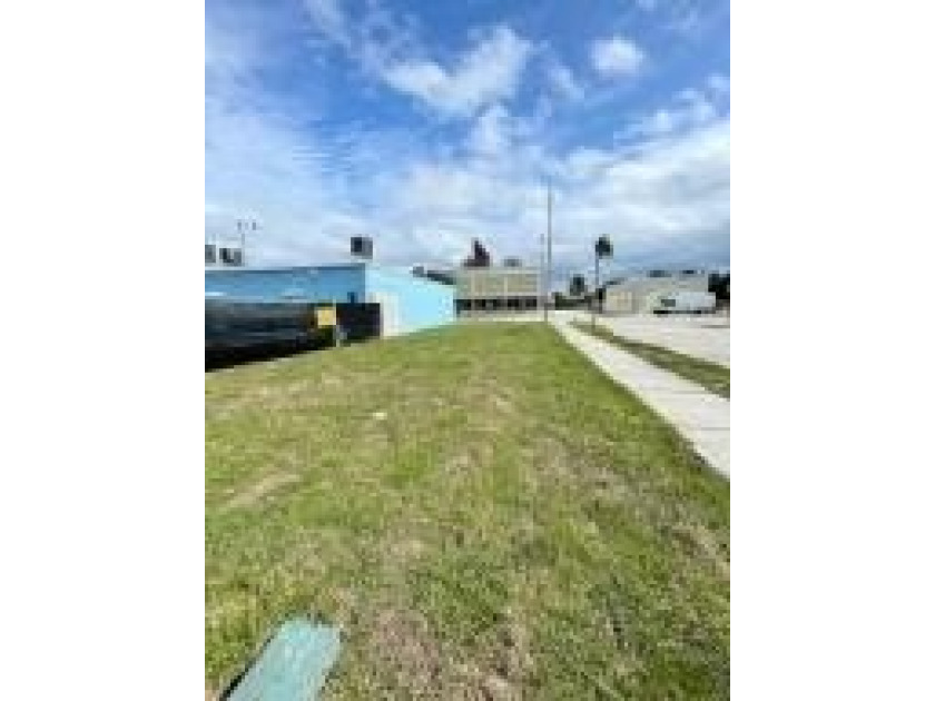 High traffic corner, buildable lot, excellent visibility! Seller - Beach Commercial for sale in West Palm Beach, Florida on Beachhouse.com
