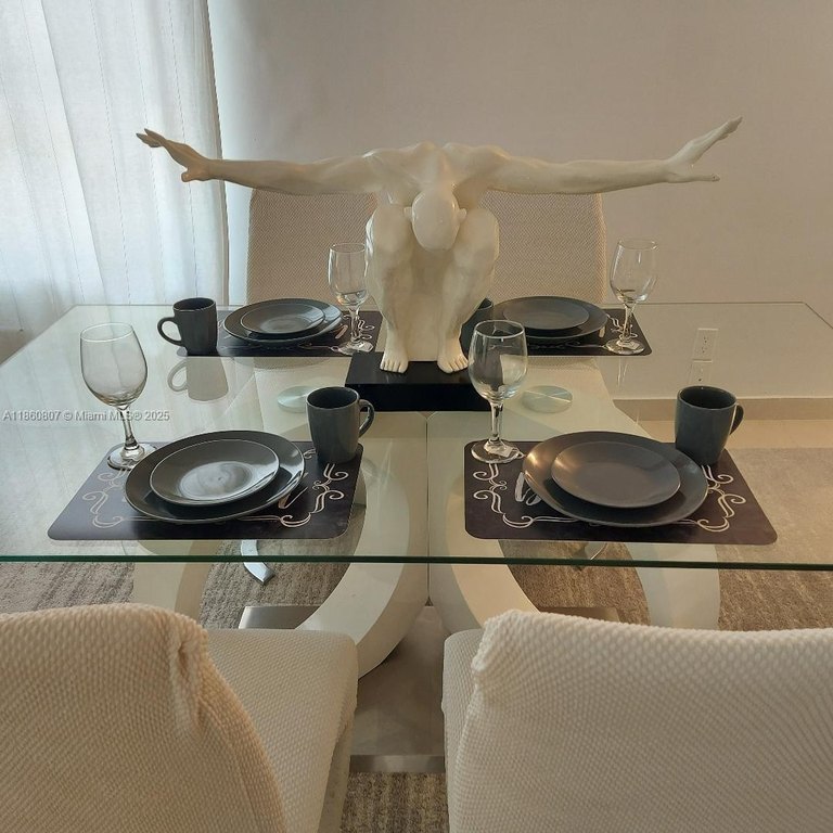 Unit sold fully furnished, 1 block from Collins Avenue, very - Beach Condo for sale in Miami Beach, Florida on Beachhouse.com