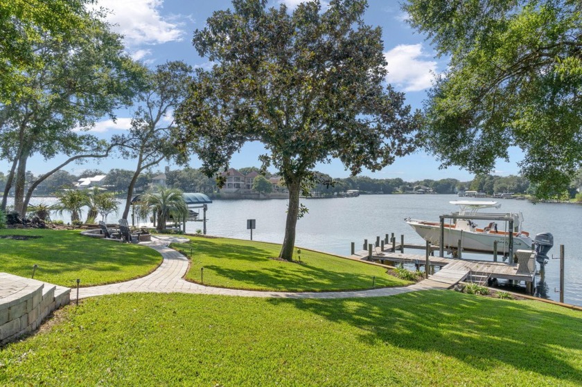 Beautiful, waterfront property that has been completely - Beach Home for sale in Shalimar, Florida on Beachhouse.com