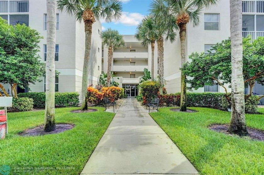 This all age 2nd floor condo is nestled in a sought-after Delray - Beach Condo for sale in Delray Beach, Florida on Beachhouse.com