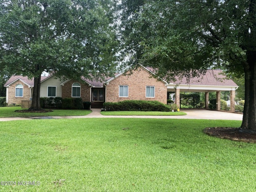 Just in time for your autumn move - this beautiful and well - Beach Home for sale in Washington, North Carolina on Beachhouse.com