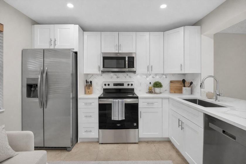 Best condo in Central Boca! Beautifully renovated 2-bedroom - Beach Condo for sale in Boca Raton, Florida on Beachhouse.com