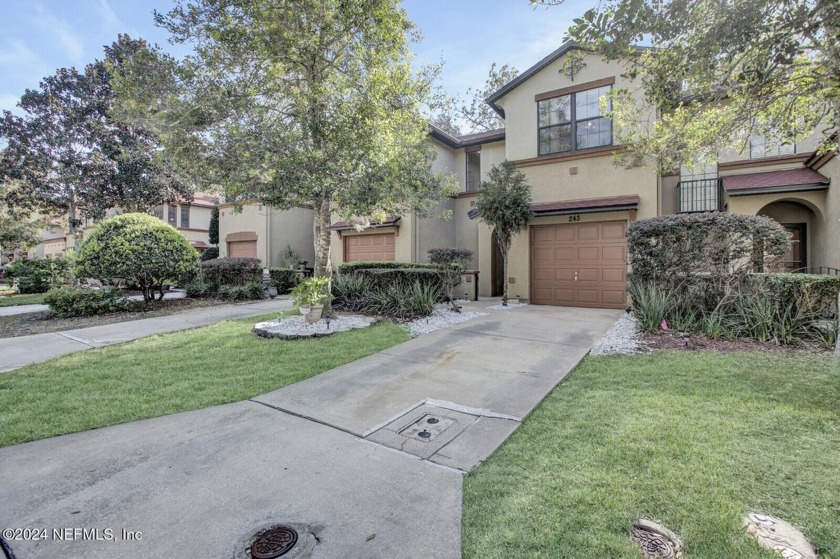 Well maintained 3 bedroom, 2 & 1/2 bath townhome located in the - Beach Townhome/Townhouse for sale in Jacksonville, Florida on Beachhouse.com