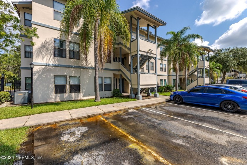 This beautifully renovated condo is ready for it's new owners - Beach Condo for sale in Jacksonville, Florida on Beachhouse.com