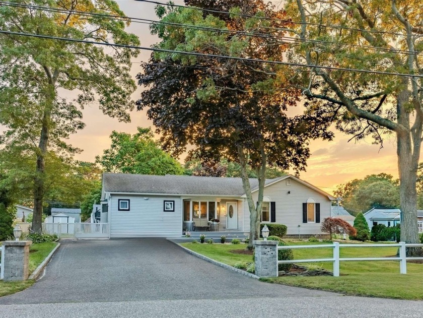 This beautiful home has alot to offer with extra living space - Beach Home for sale in Shirley, New York on Beachhouse.com